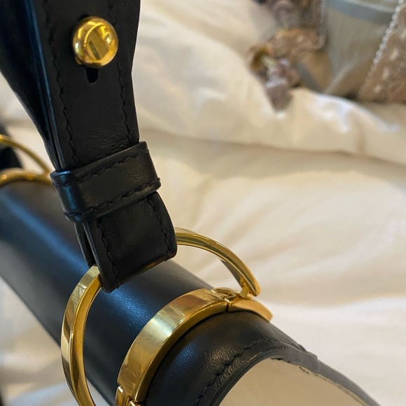 Beautiful crossbody Prada bag with gold hardware. Excellent condition - Picture 8 of 10